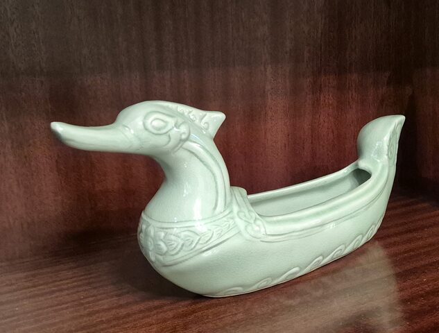 Vase coupe céladon vert pâle – barque oiseau (style barge royale thaïe) – Thaïlande