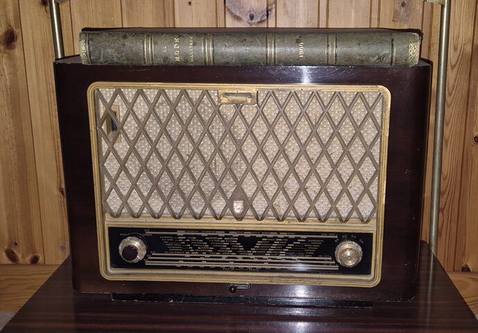Poste de radio vintage Philips BF442A