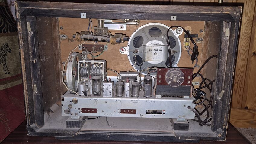 Poste de radio vintage Philips BF442A