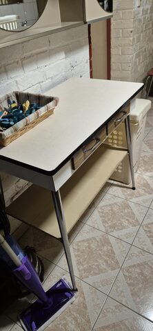 Cuisine vintage formica complète – années 60 – meubles hauts, bas et table