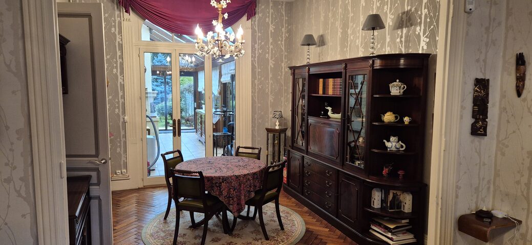 Vide-pièce salon / salle à manger – meubles acajou, ensemble Empire & déco – prix selon articles