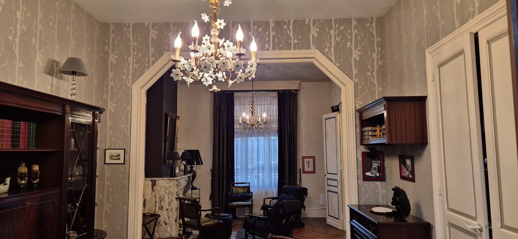 Vide-pièce salon / salle à manger – meubles acajou, ensemble Empire & déco – prix selon articles