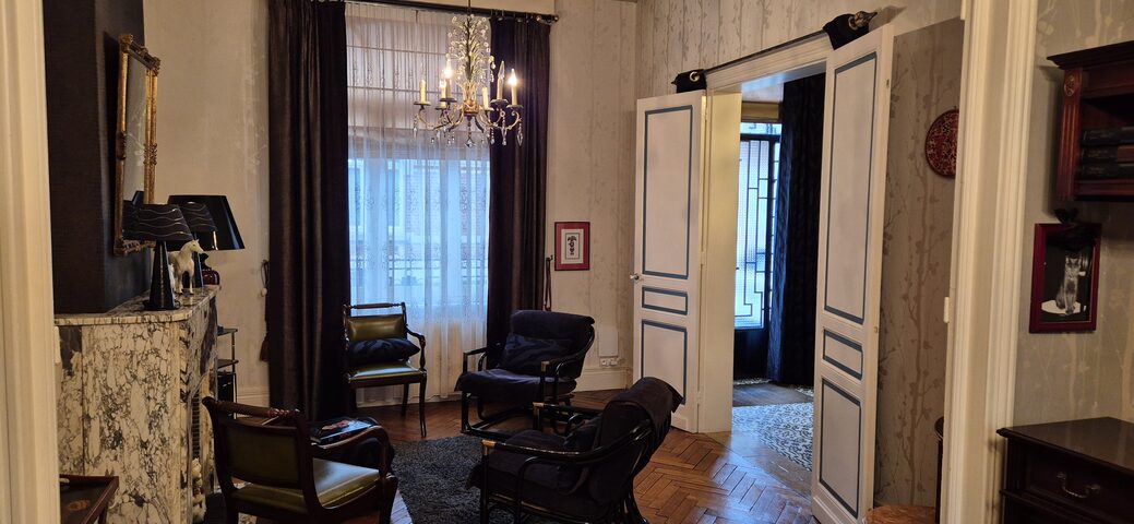 Vide-pièce salon / salle à manger – meubles acajou, ensemble Empire & déco – prix selon articles