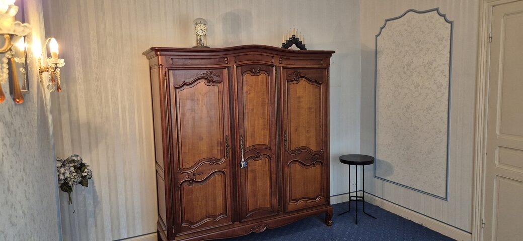 Vide-chambre style Louis XV – meubles et déco – prix selon articles
