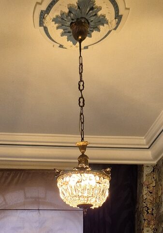 Lustre / suspension boule dorée ajourée – style baroque / oriental