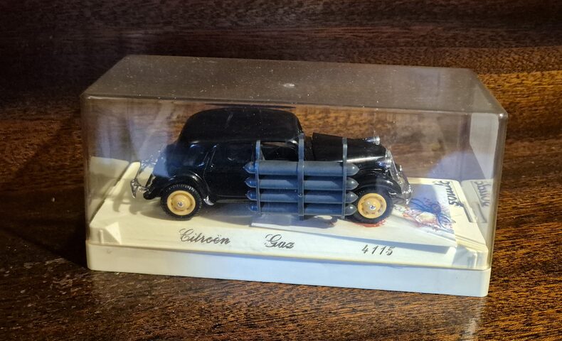 Voiture miniature Solido Age d'Or – Citroën Traction Gaz – 1/43 – en boîte