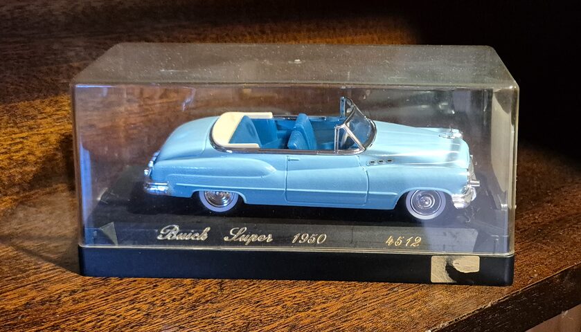 Voiture miniature Solido Age d'Or – Buick Super 1950 cabriolet "Elvis Presley" – 1/43 – en boîte