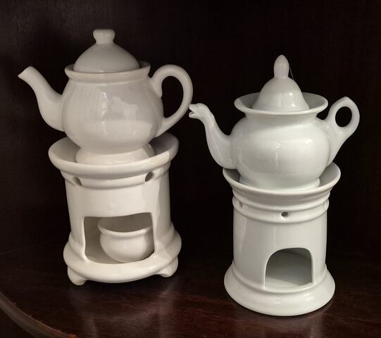 Lot 2 théières porcelaine blanche sur réchauds – style classique