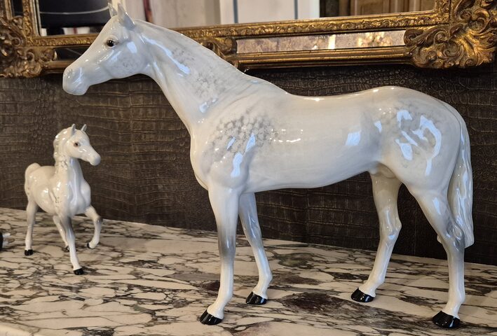 Paire figurines Beswick – jument et poulain – porcelaine blanche – England