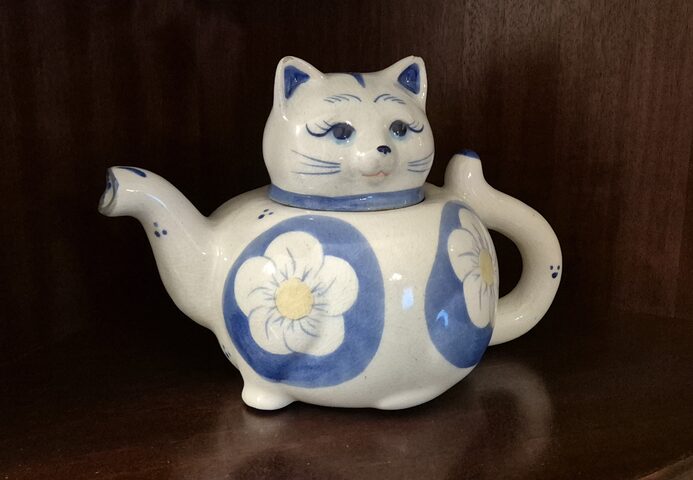 Théière fantaisie en forme de chat – bleu et blanc – porcelaine